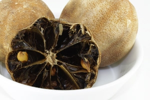 Schwarze Zitrone